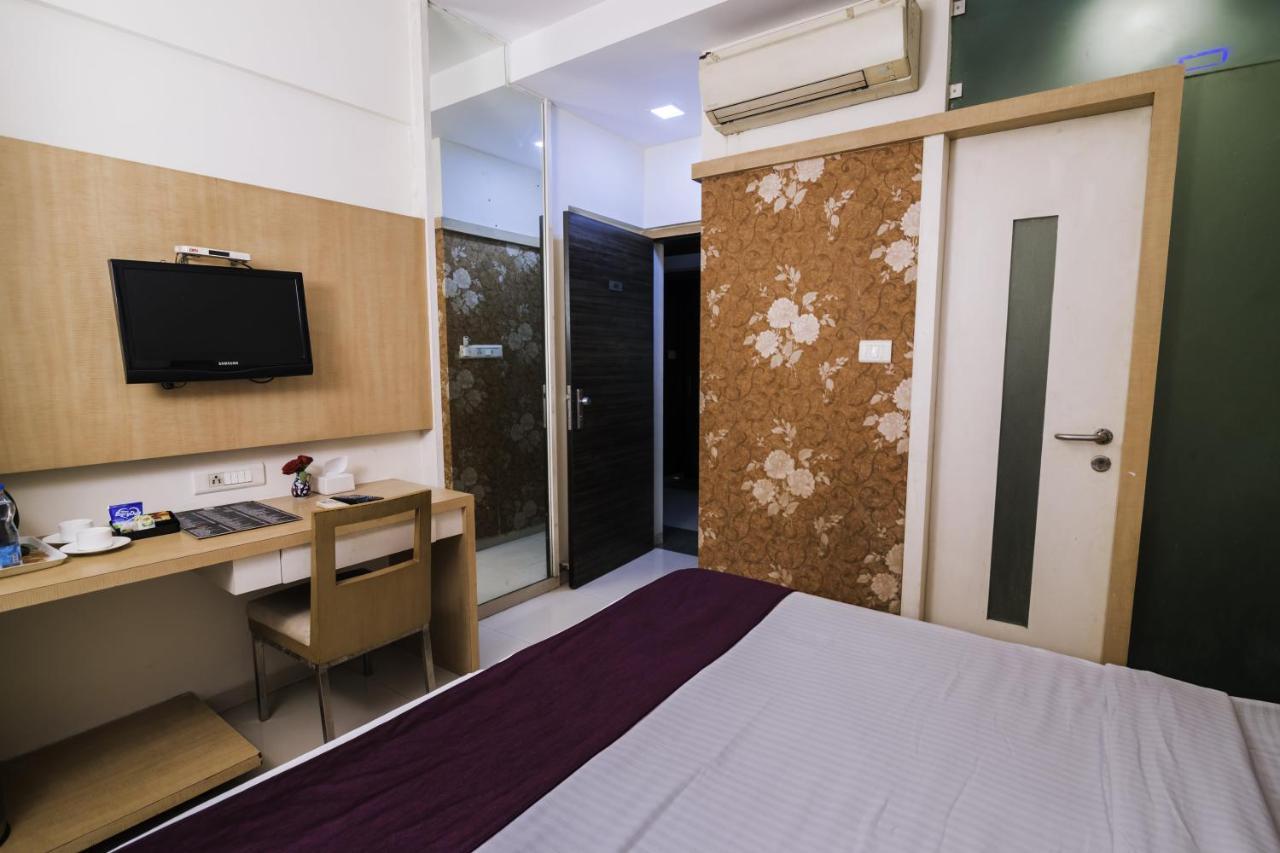 Hotel Monarch Guestline In Midc Rabale, Νάβι Μουμπάι Εξωτερικό φωτογραφία